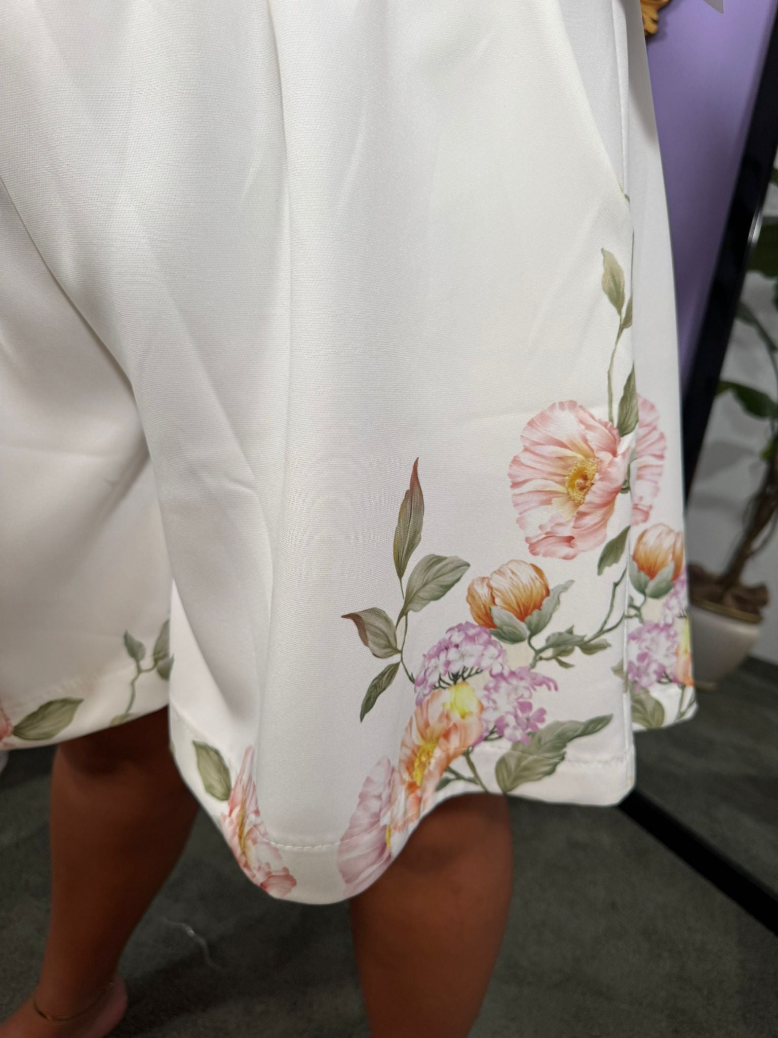 PANTALONCINO FIORATO BIANCO